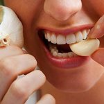 Garlic for toothache: traditional medicine recipes, where garlic should be applied, what it gives, effect, consequences, reviews and recommendations from dentists