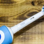 How to brush your teeth with an electric toothbrush