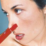 causes of sour sweat odor in women