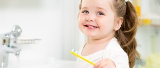 Когда начинать чистить зубы малышу: со скольки лет