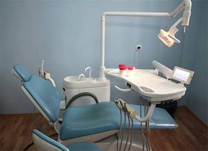 На последних сроках беременности целесообразно размещаться в кресле стоматолога слегка на боку для снижения нагрузки со стороны плода на сосуды.