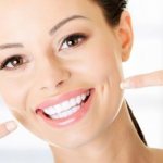 Отбеливание зубов перекисью водорода в домашних условиях: можно ли так чистить, рецепты с содой