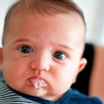 ребенок 3 месяца текут слюни